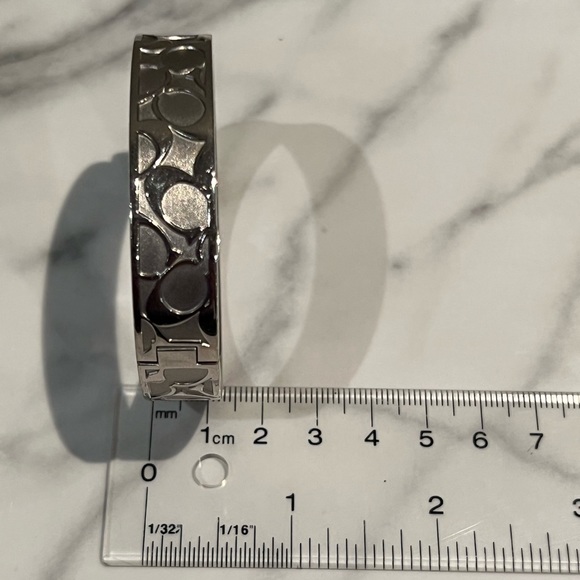 Coach Clasp Logo Bracelet - Picture 4 of 5